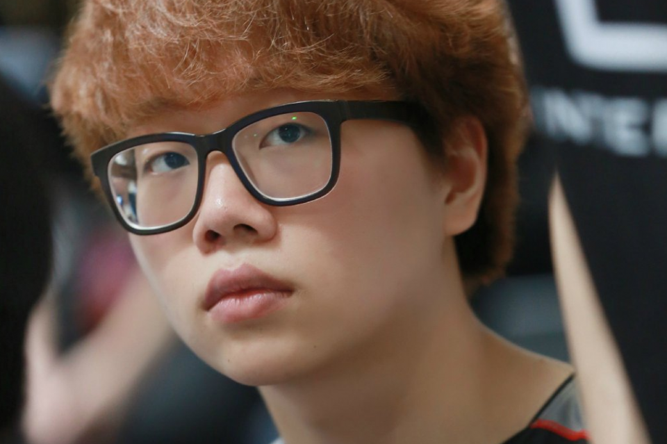 关于大比分获胜首场状态出色，法国队观众沸腾！，Scout重返赛场观众掌声雷动的信息