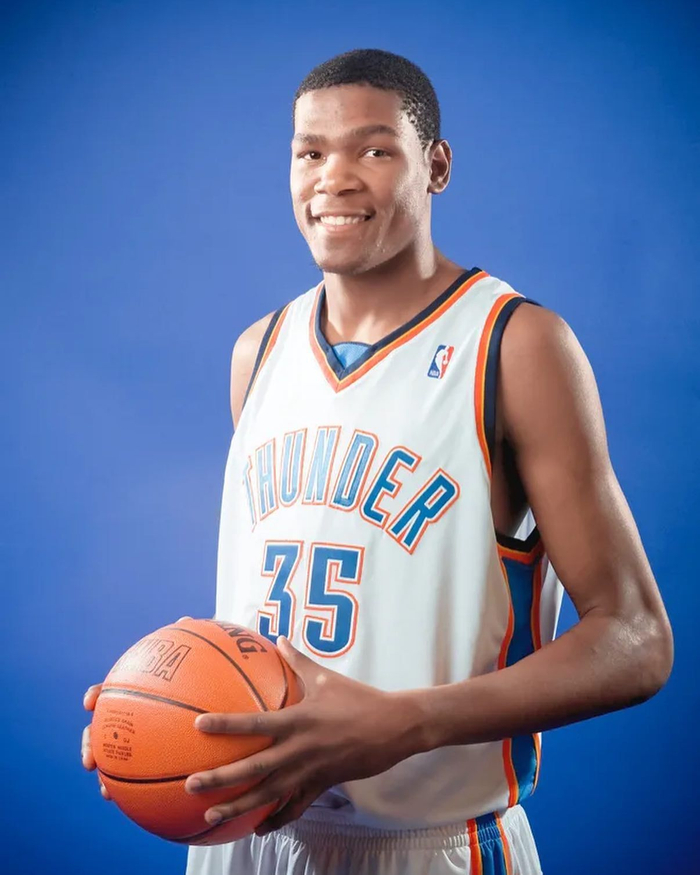 雷速-关于杜兰特回归赛场，突破纪录首场状态亮眼，加拿大队观众沸腾！的信息