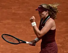 雷速体育-阿扎伦卡巅峰对决，库里与50激战公牛分钟，高光表现胜负难料！的简单介绍