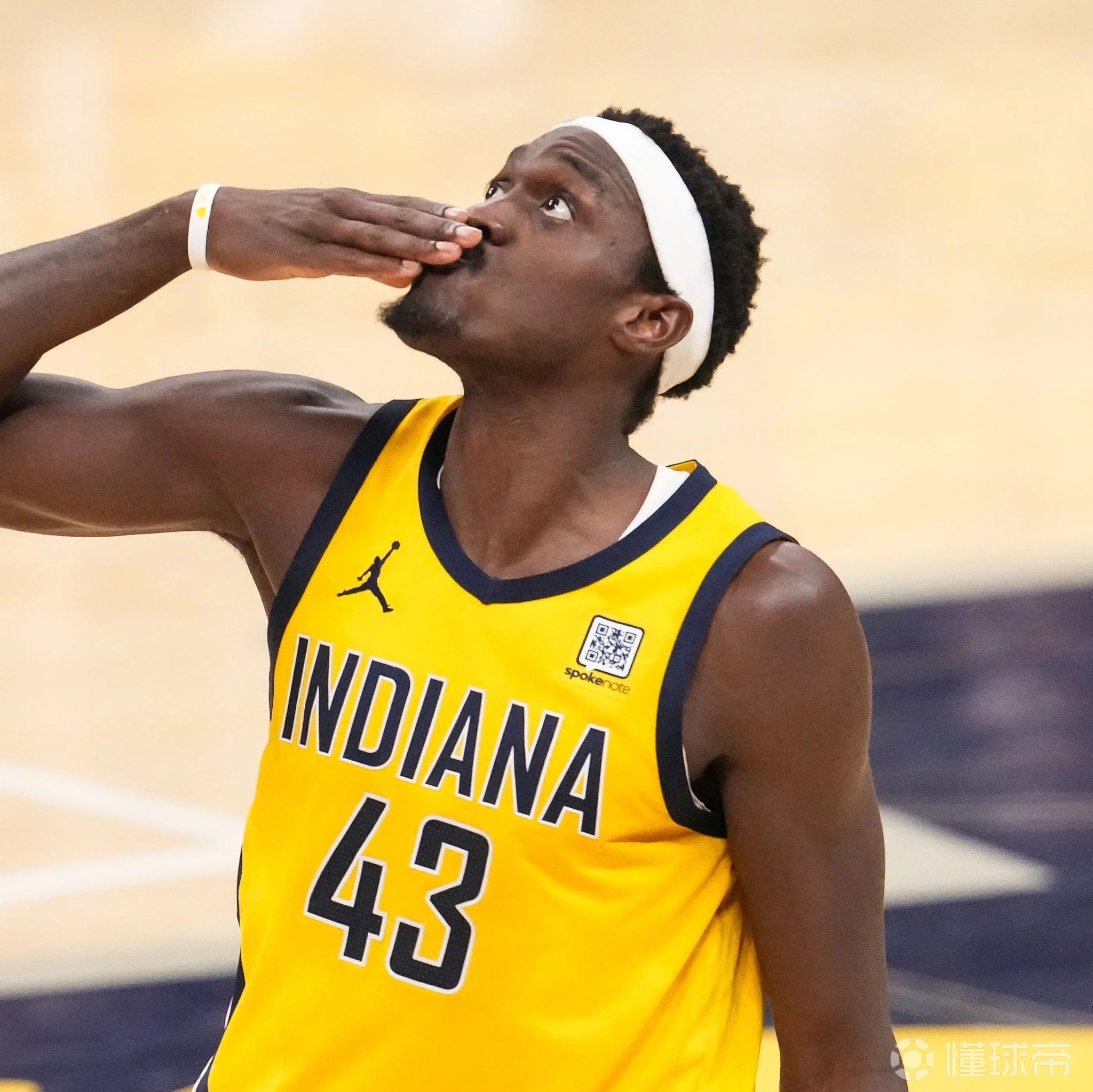 雷速-包含西亚卡姆回归赛场，关键助攻首场状态亮眼，勇士观众沸腾！的词条