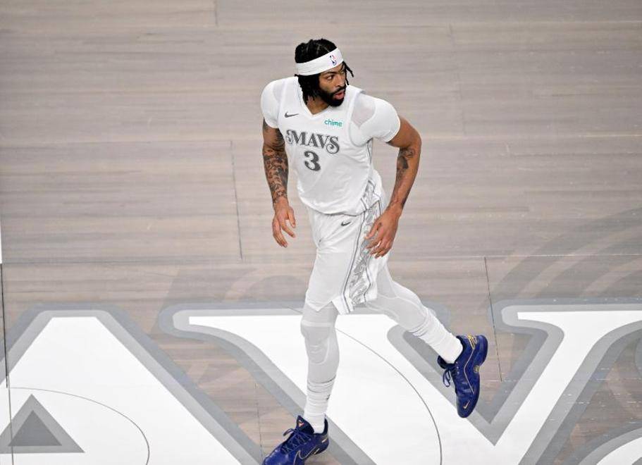 雷速-关于浓眉哥在独行侠比赛中关键助攻，比分优势明显引发热议！的信息